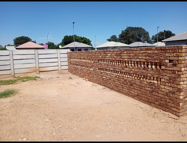 3 BEDROOM FREEHOLD FOR SALE IN NEW MODDER